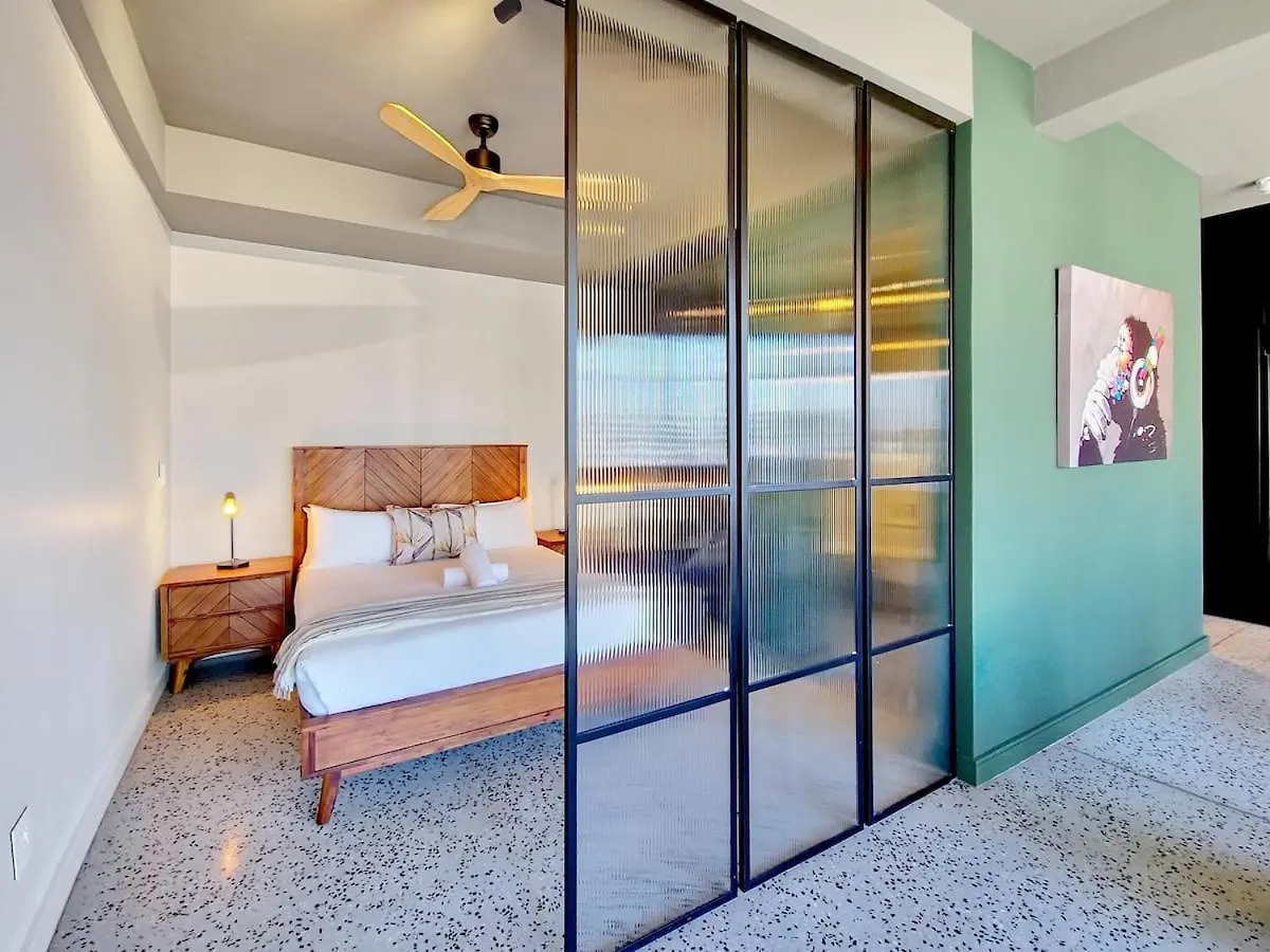Stylish Studio Apartment With Rooftop Pool! Cape Town