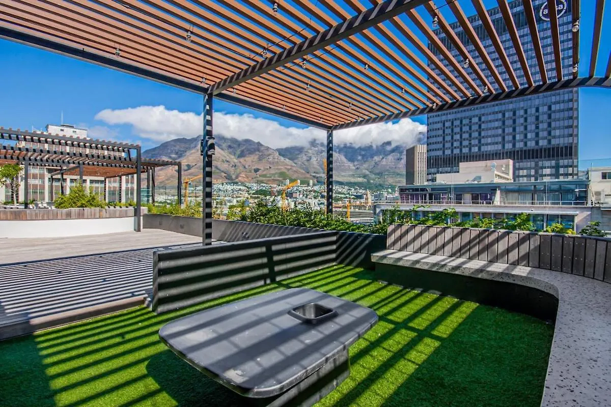 Stylish Studio Apartment With Rooftop Pool! Cape Town
