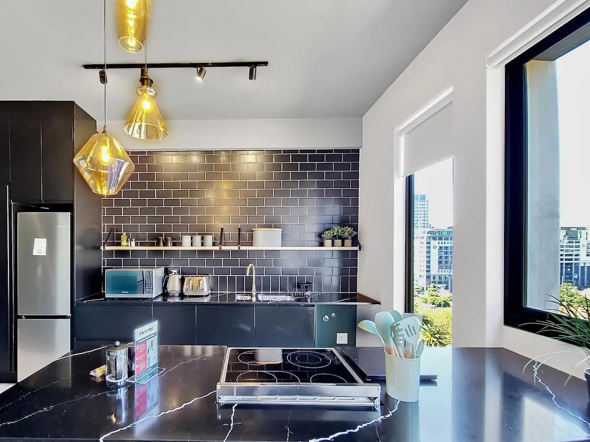 Stylish Studio Apartment With Rooftop Pool! Cape Town