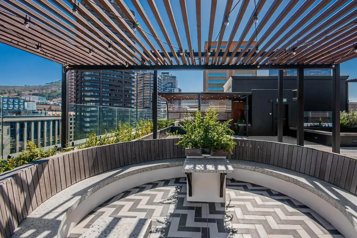 Stylish Studio Apartment With Rooftop Pool! Cape Town