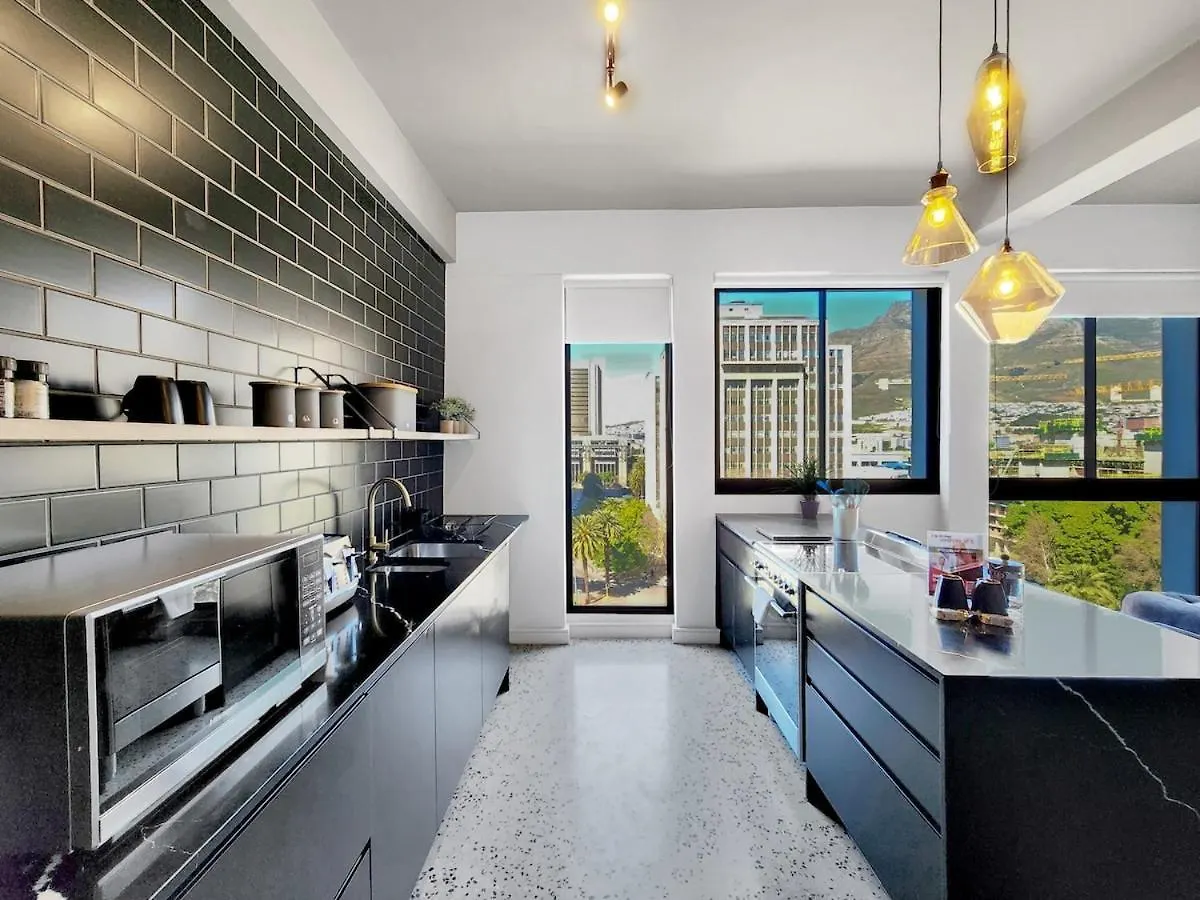 Stylish Studio Apartment With Rooftop Pool! Cape Town